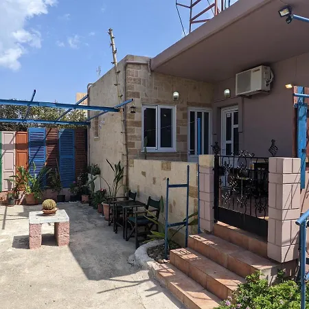 Modern 1-bedroom With Bbq & Roof Garden Near * Stalós