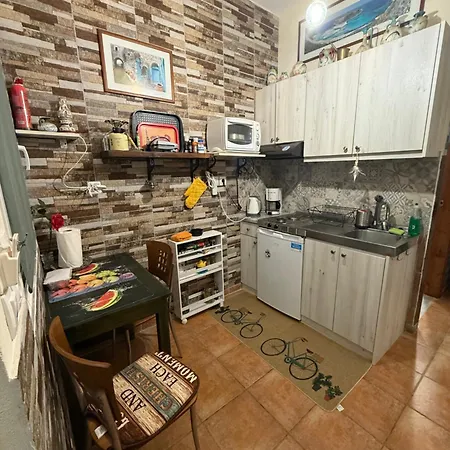 Lägenhet Modern 1-bedroom With Bbq & Roof Garden Near Stalós