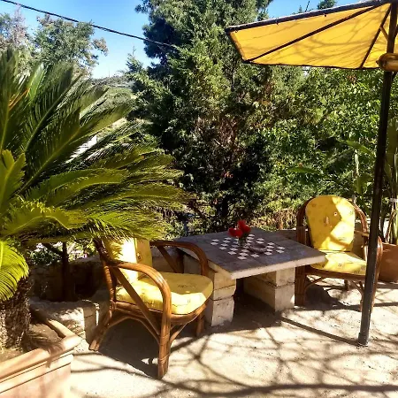Modern 1-bedroom With Bbq & Roof Garden Near ستالوس