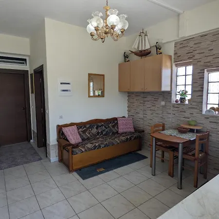 Modern 1-bedroom With Bbq & Roof Garden Near ستالوس