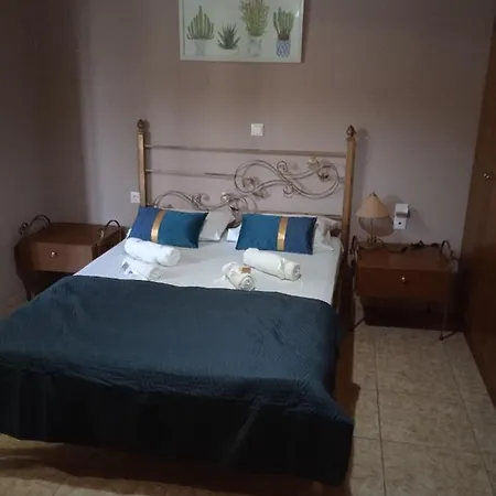 Modern 1-bedroom With Bbq & Roof Garden Near ستالوس