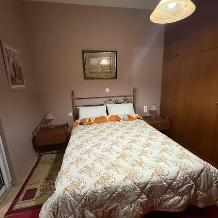 Modern 1-bedroom With Bbq & Roof Garden Near ستالوس